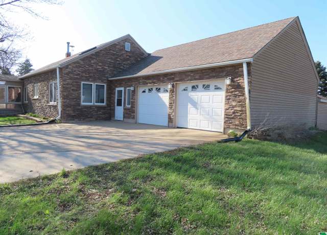Property at 451 Hwy 35, Dakota City, NE 68731, 3 beds, 3 baths