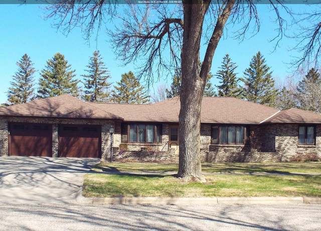 Property at 916 NE 5th St, Sibley, IA 51249, 3 beds, 2 baths