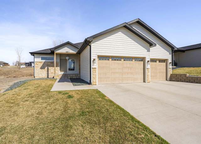 Property at 6811 Brookside Dr, Sioux City, IA 51106, 5 beds, 3 baths