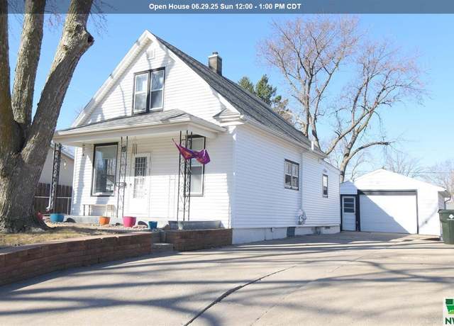 Property at 2815 S Cornelia St, Sioux City, IA 51106, 3 beds, 1 bath