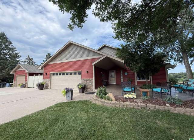 Property at 502 Pine St, Dakota City, NE 68731, 3 beds, 2.5 baths