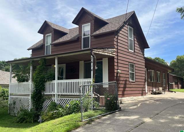 Property at 2614 S Cleveland St, Sioux City, IA 51106, 4 beds, 2 baths