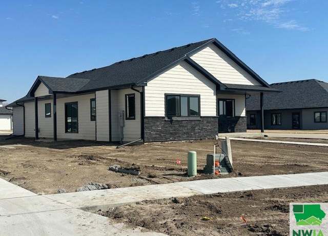Property at 323 Wilder, Vermillion, SD 57069, 3 beds, 3.5 baths