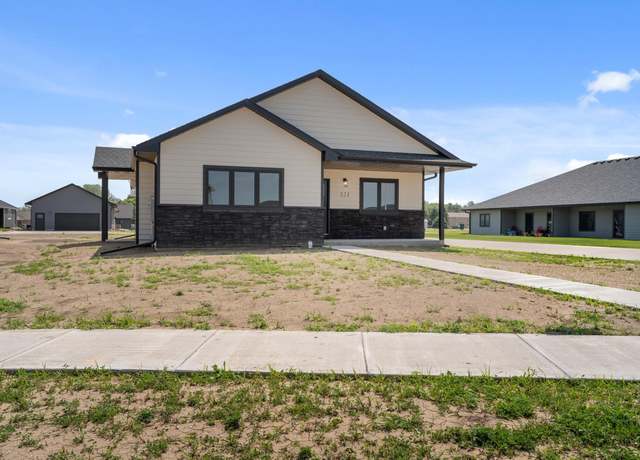 Property at 323 Wilder, Vermillion, SD 57069, 3 beds, 3.5 baths