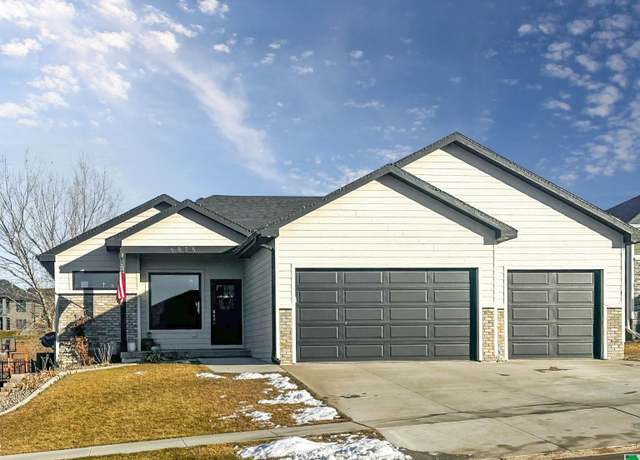 Property at 6825 Brookside Dr, Sioux City, IA 51106, 5 beds, 3 baths