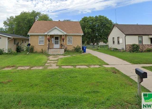 Property at 2011 3rd Ave, South Sioux City, NE 68776, 2 beds, 2 baths