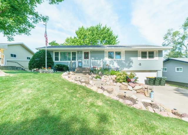 Property at 2615 S Lyons St, Sioux City, IA 51106, 4 beds, 1 bath