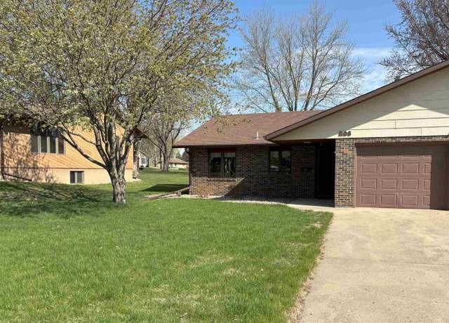 Property at 1106 5th Street St NE, Sioux Center, IA 51250, 2 beds, 1 bath