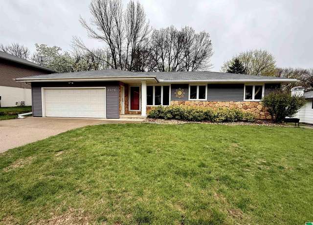 Property at 3426 Pawnee Pl, Sioux City, IA 51104, 3 beds, 2.5 baths