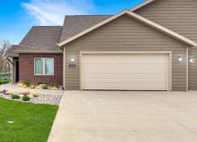 Property at 306 Prairie Bluff Dr, Sergeant Bluff, IA 51054, 2 beds, 3 baths