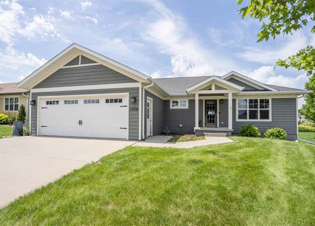 Property at 1304 Olympia Pl, Orange City, IA 51041, 4 beds, 3 baths