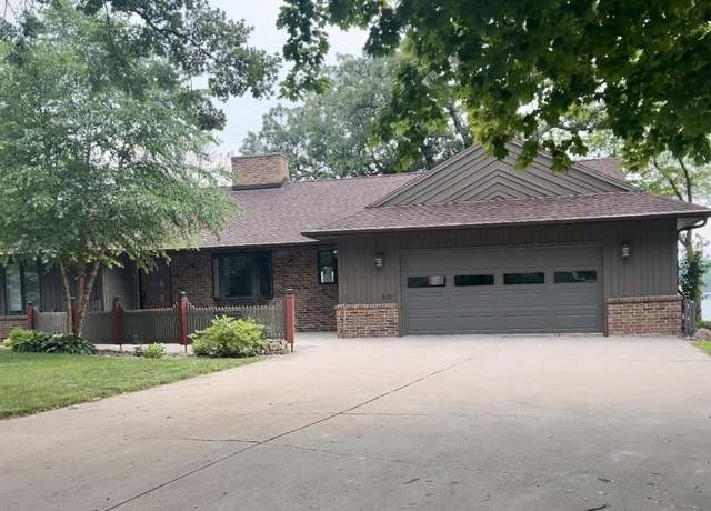 Property at 381 Oak St, Arnolds Park, IA 51331, 3 beds, 4 baths