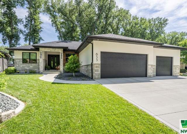 Property at 653 E Sawgrass Trl, Dakota Dunes, SD 57049, 5 beds, 3 baths