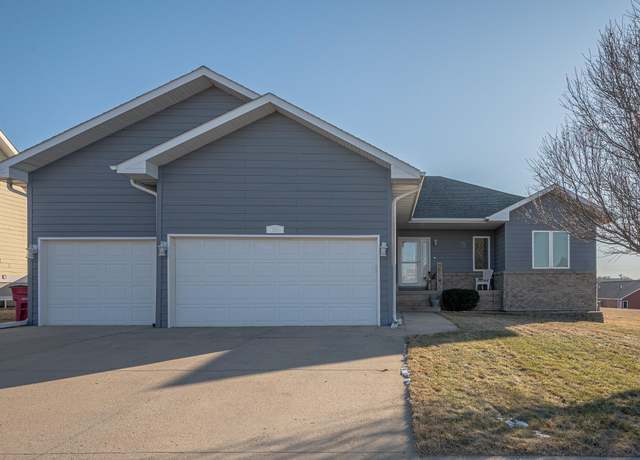 Property at 131 W Creek Dr, Lawton, IA 51030, 5 beds, 3 baths
