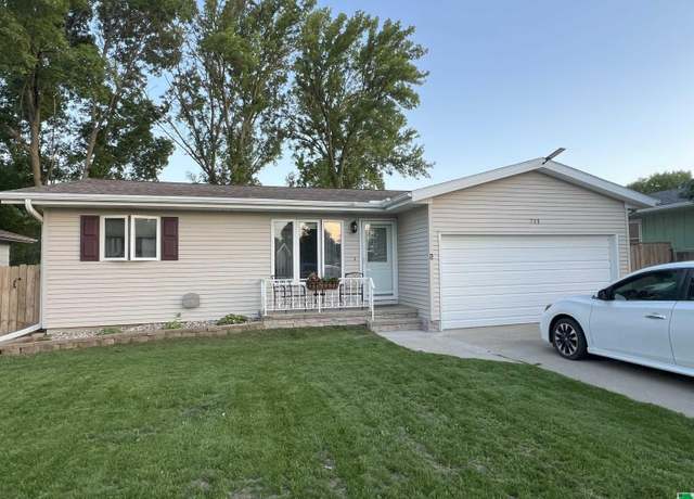 Property at 708 E 15th St, South Sioux City, NE 68776, 4 beds, 2 baths