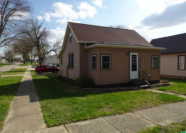 Property at 401 W 3rd St, Sanborn, IA 51248, 3 beds, 1 bath