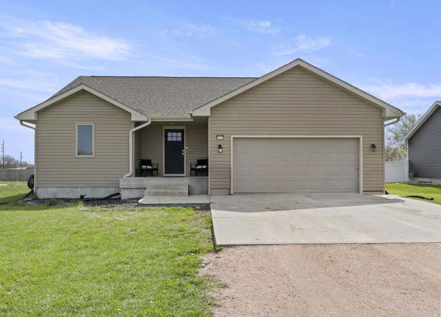Property at 614 N 8th St, Dakota City, NE 68731, 5 beds, 3 baths