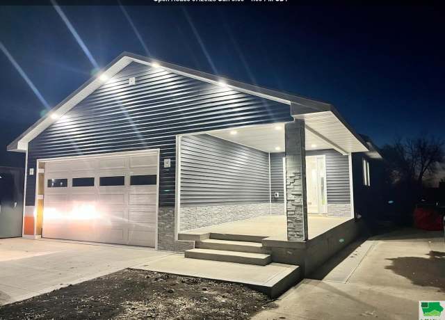 Property at 1414 B, South Sioux City, NE 68776, 3 beds, 2 baths