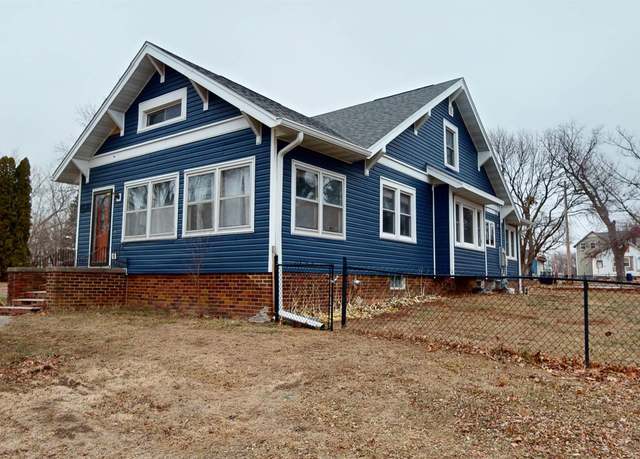 Property at 401 S Dundas St, Schaller, IA 51053, 5 beds, 3.5 baths