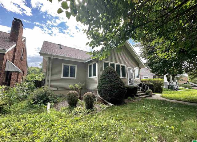 Property at 1312 S Glass St, Sioux City, IA 51106, 4 beds, 2.5 baths