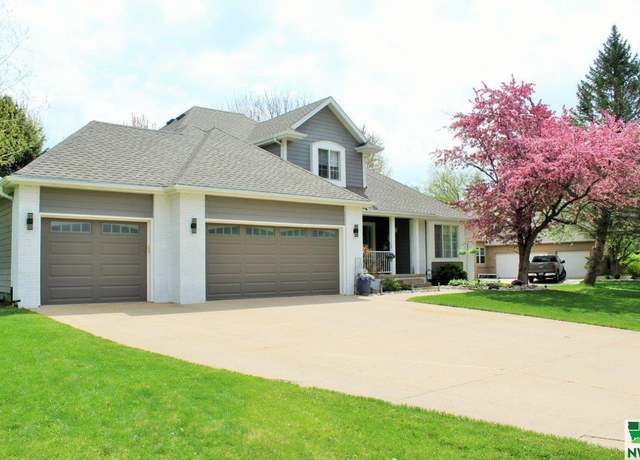Property at 232 Shadow Valley Bnd, Dakota Dunes, SD 57049, 4 beds, 3.5 baths