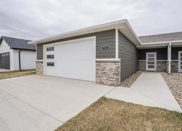 Property at 702 17th St St SE #2, Orange City, IA 51041, 2 beds, 2 baths