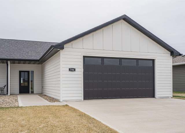 Property at 704 17th St SE #1, Orange City, IA 51041, 2 beds, 2 baths