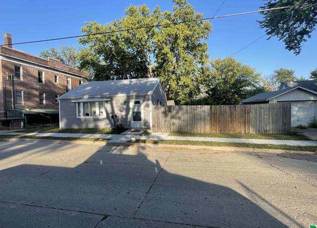 Photo of 1814 West St, Sioux City, IA 51104