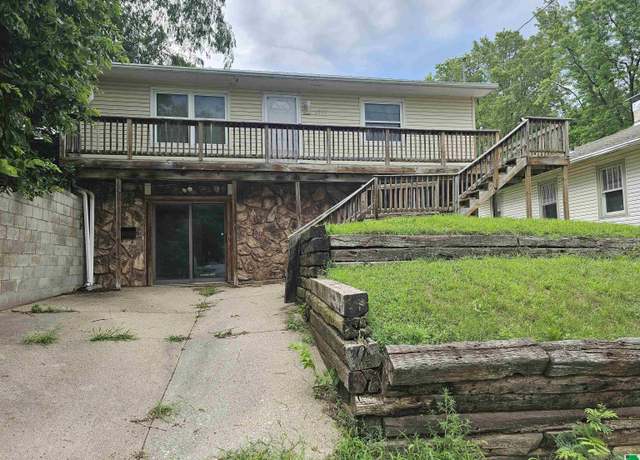 Property at 2508 S Royce St, Sioux City, IA 51106, 3 beds, 2 baths