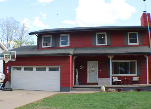 Property at 1524 30th St, Sioux City, IA 51104, 4 beds, 3.5 baths