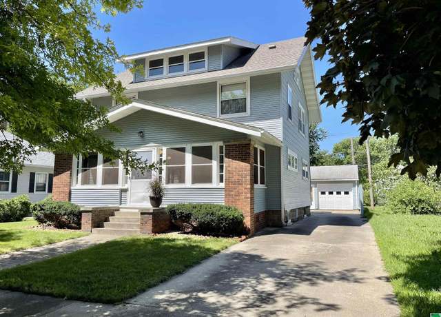 Property at 424 Geneseo St, Storm Lake, IA 50588, 3 beds, 2 baths