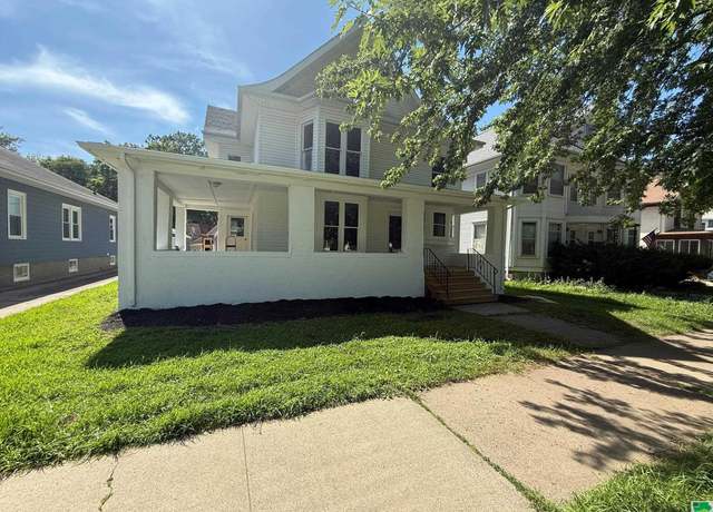 Property at 321 Central Ave Ave SW, Lemars, IA 51031, 4 beds, 4 baths