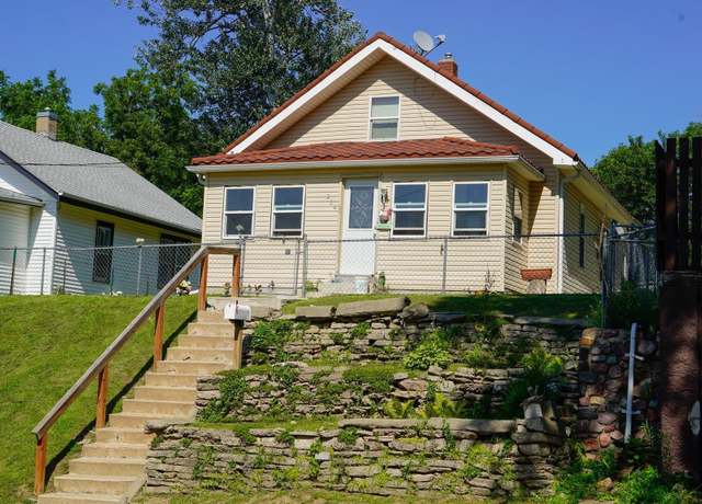 Property at 204 S Leonard St, Sioux City, IA 51103, 2 beds, 2 baths