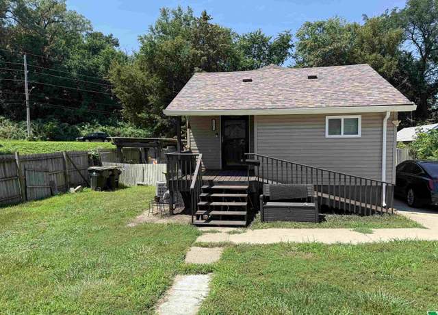 Property at 1633 & 1635 S Fairmount St, Sioux City, IA 51106, 2 beds, 1 bath