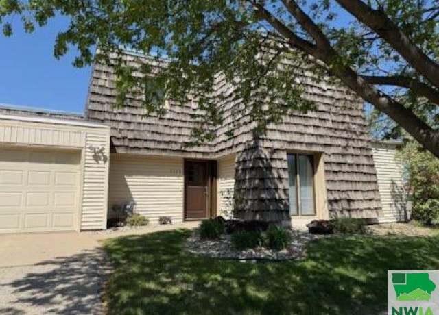Property at 2329 Indian Hills Dr, Sioux City, IA 51104, 2 beds, 2.5 baths