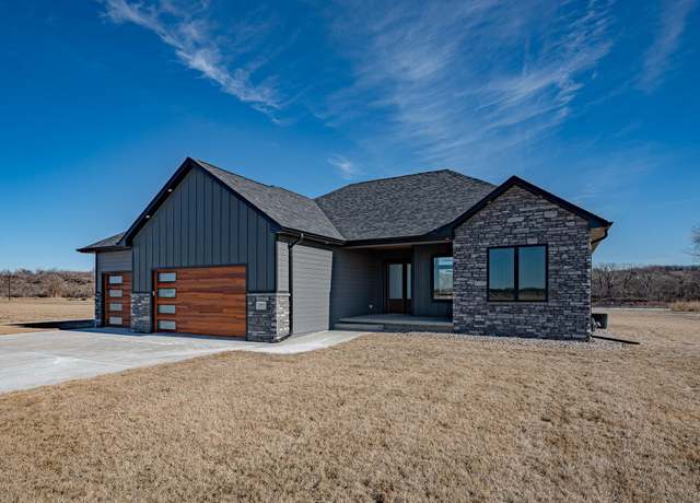 Property at 3440 Walnut Ln, South Sioux City, NE 68776, 3 beds, 2 baths