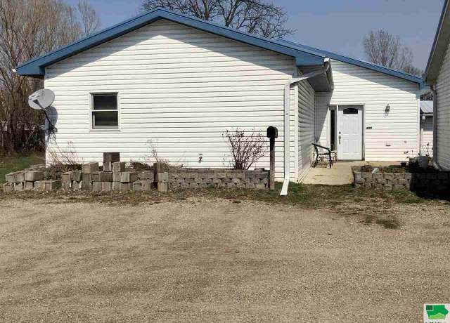 Property at 409 E Rose St, Elk Point, SD 57025, 4 beds, 2 baths
