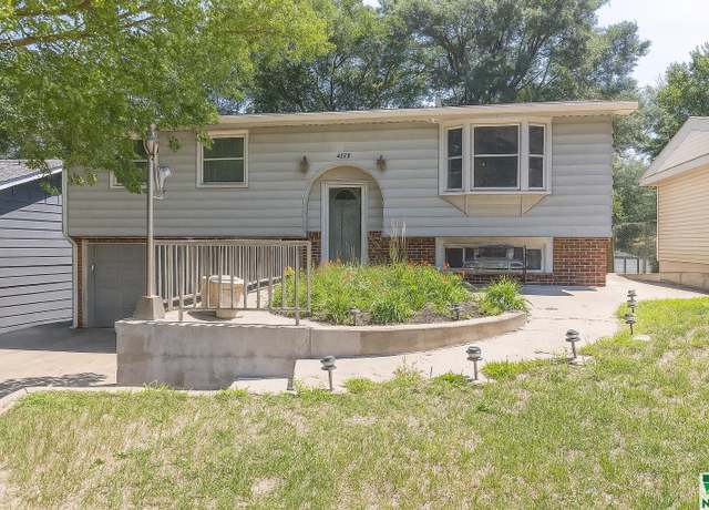 Property at 2638 S Rustin St, Sioux City, IA 51106, 2 beds, 2.5 baths