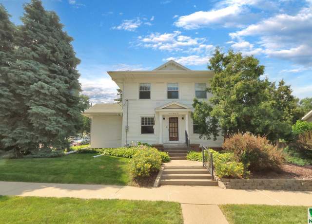 Property at 724 33rd St, Sioux City, IA 51104, 4 beds, 2 baths