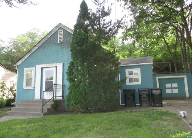 Property at 3225 Athlone Ave, Sioux City, IA 51105, 2 beds, 1 bath