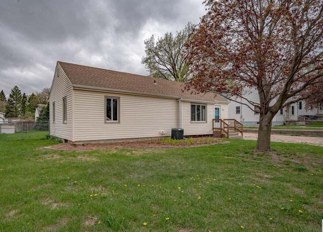 Property at 3914 Glenn Ave, Sioux City, IA 51106, 3 beds, 2 baths