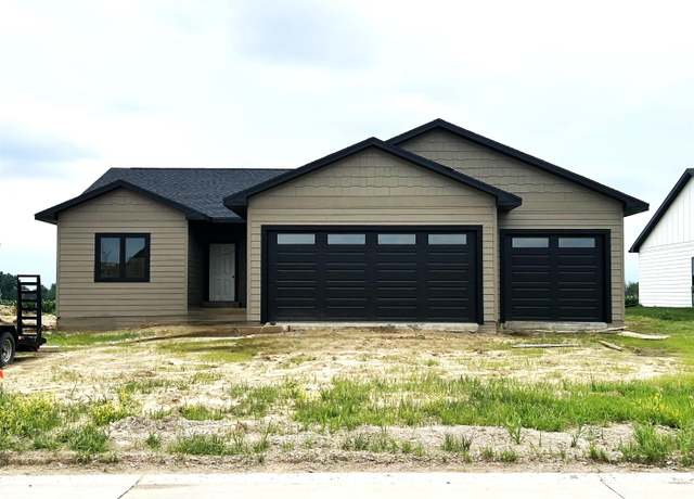 Property at 708 17th St SE, Orange City, IA 51041, 2 beds, 2 baths