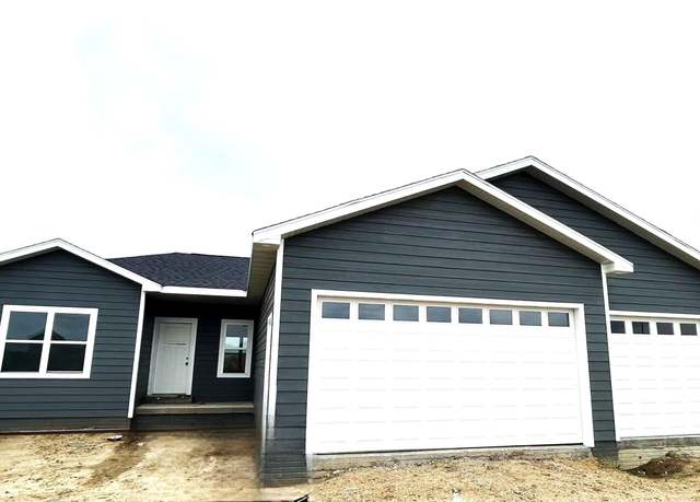 Property at 710 17th St SE, Orange City, IA 51041, 3 beds, 2 baths
