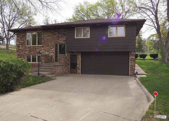 Property at 4316 Village Green Ct, Sioux City, IA 51106, 3 beds, 2 baths
