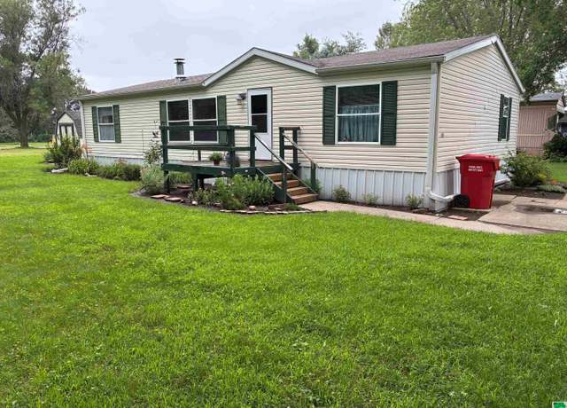 Property at 1026 Tom St, Vermillion, SD 57069, 3 beds, 2 baths