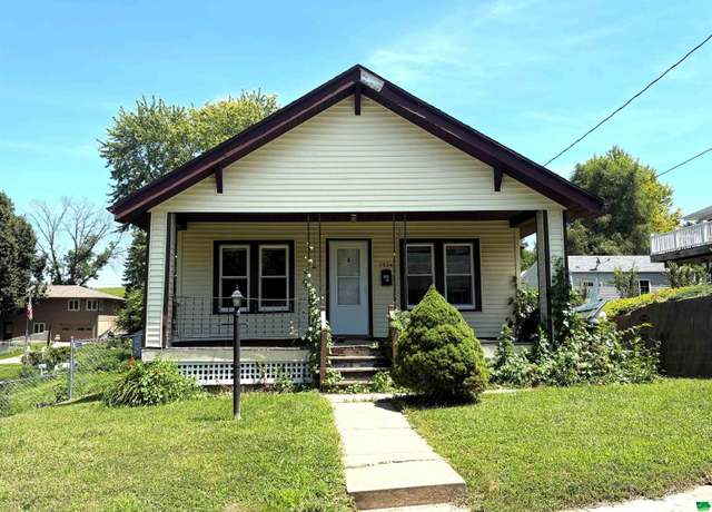 Property at 1524 S Helen St, Sioux City, IA 51106, 4 beds, 2 baths