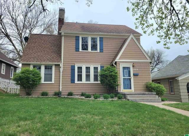 Property at 2919 Pierce St, Sioux City, IA 51104, 3 beds, 1 bath