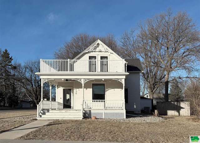 Property at 130 Concord Ave Ave SE, Orange City, IA 51041, 3 beds, 2 baths