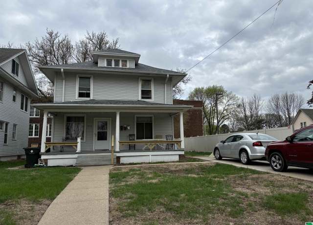 Property at 3818 Peters Ave, Sioux City, IA 51106, 4 beds, 5 baths