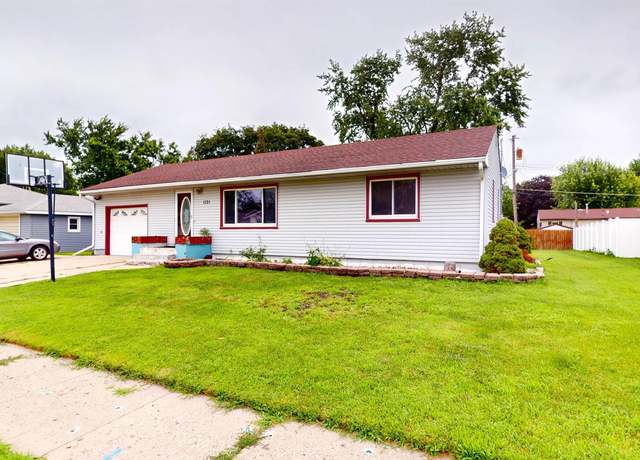 Property at 1121 Spooner St, Storm Lake, IA 50588, 3 beds, 1.5 baths